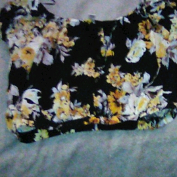 Crop top - Picture 1 of 2